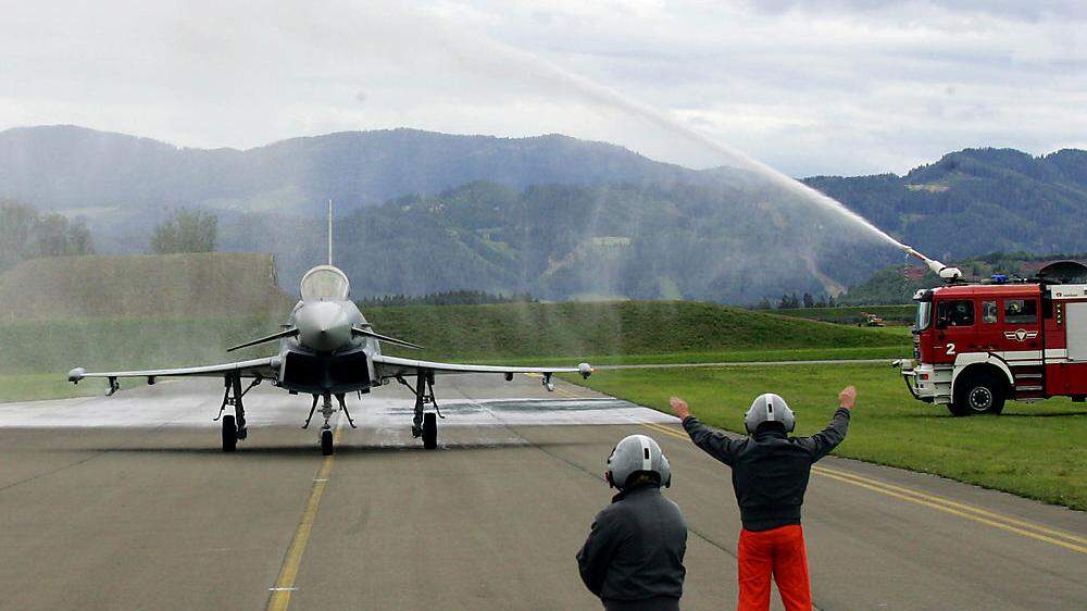 Am 12. Juli 2007 landete der erste von 15 Eurofighter &quot;Typhoon&quot; in Zeltweg