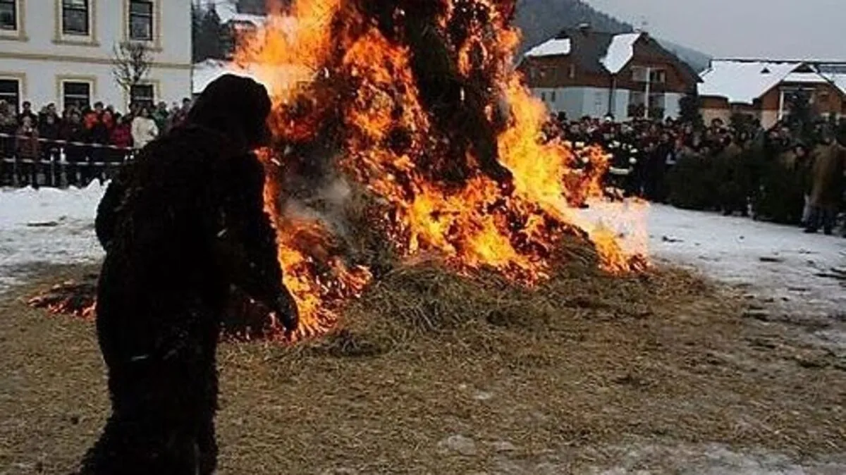 Nachdem der Bär aus der brennenden Hütte flüchtet, wird er erlegt