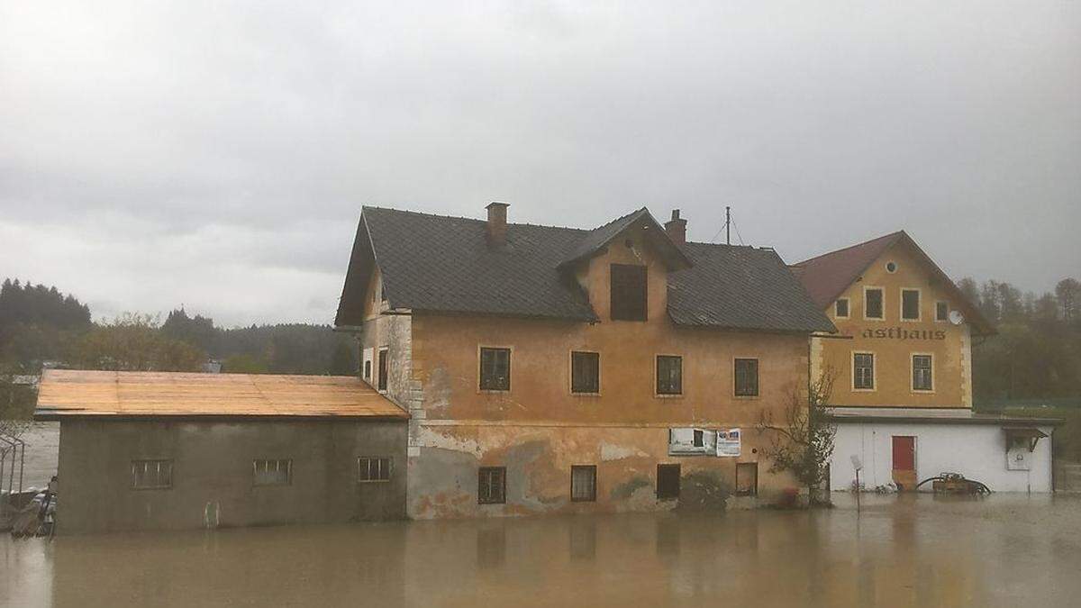 In Rosegg standen das Gasthaus Woschitz und die Umgebung unter Wasser 