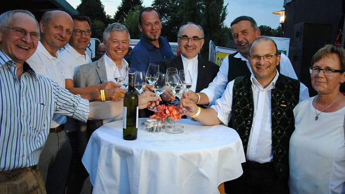   Die Marktgemeinde St. Veit in der Südsteiermark lud zum „Weinfestival Südsteiermark“, wo zehn heimische Weinbauern, drei Gastwirte und ein Bauernladen ihre Stände errichteten.  