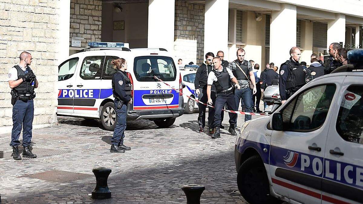 Szene nach der Auto-Attacke