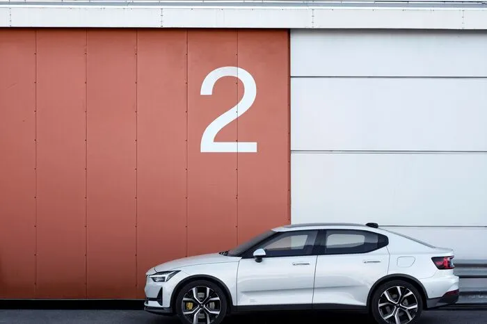 Zur Orientierung: Die Preise beginnen bei 39.900 Euro; für die in den ersten zwölf Monaten verfügbare Launch Edition ist ein von 59.900 Euro angesetzt. Lokale Abgaben nicht mit eingerechnet. Wie bei Polestar üblich ist das Auto ausschließlich online bestellbar.