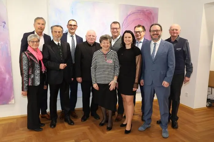 Bürgermeister Johann Winkelmaier und Obmann Karl Hermann mit dem erfolgreichen Gerberhausteam