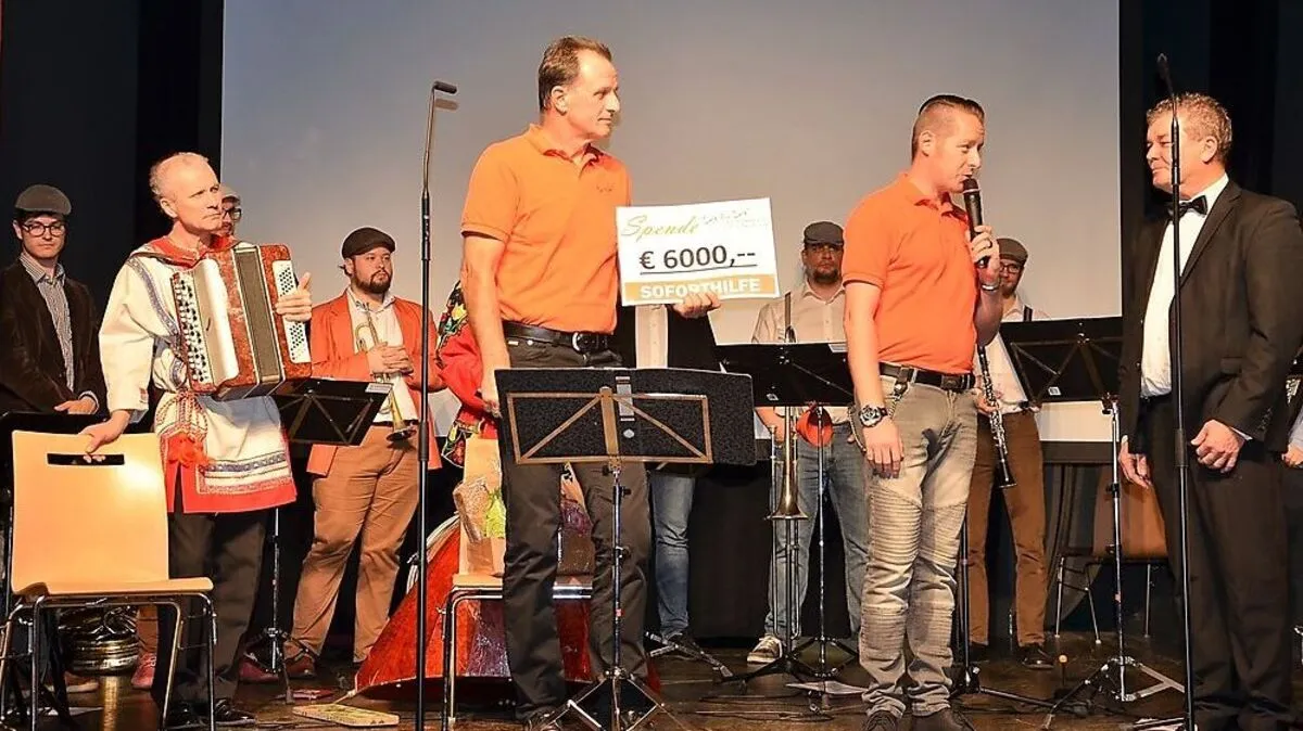 Moderator Mike Rath, Obmann Jürgen Kubera und Ehrenmitglied des Vereins "Leit für Leit" Herbert Gruber.