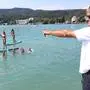 Bademeister Harald Derhaschnig muss immer wieder Paddler tadeln, die in den Schwimmbereich eindringen
