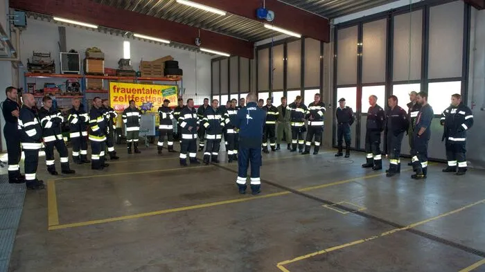 Einen Nachmittag lang bildeten sich 35 Feuerwehrleute aus dem Bereich Deutschlandsberg in Sachen Menschenrettung fort.