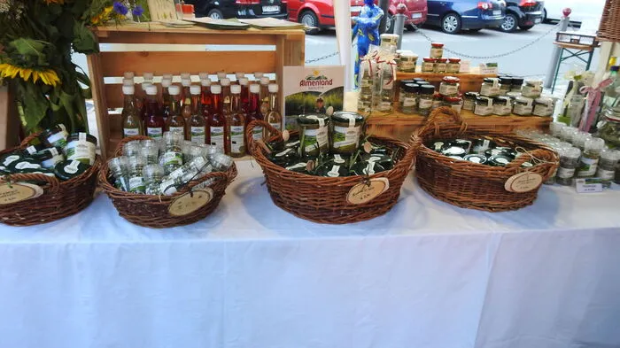 Beim „Happerl essen“ am Hauptplatz von Passail wurden an über 10 Ständen regionale Schmankerl verkauft.