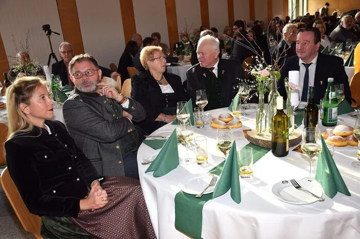 Unter den Gästen sah man auch Pfarrer Krystian Puszka, Bürgermeister Rudolf Stiendl (St. Andrä-Höch), die Vizebürgermeister Kerstin Oswald (Hengsberg) und Josef Giegerl (Lang), VS-Direktorin Marie-Theres Oswald und Polizeiinspektionskommandant-Stellvertreter Stefan Griess.