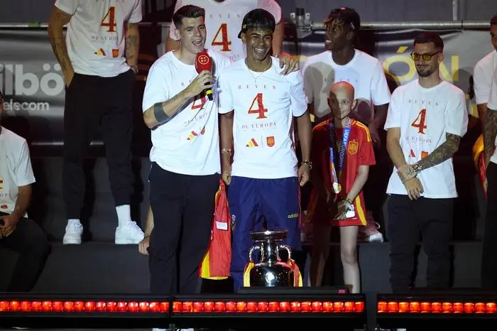 Alvaro Morata mit dem jüngsten EM-Torschützen allerzeiten, Lamine Yamal