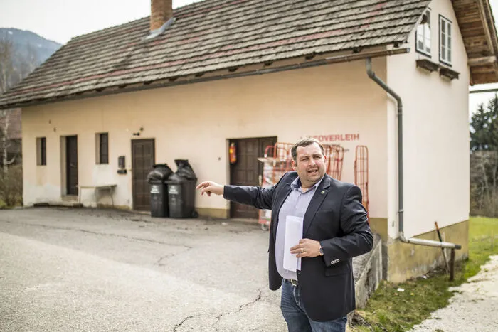 Dieses Gebäude wird abgerissen, ein Supermarkt wird errichtet
