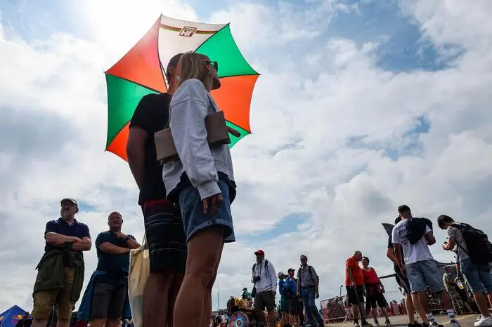 Der Regenschirm ist mittlerweile als Sonnenschutz im Einsatz.