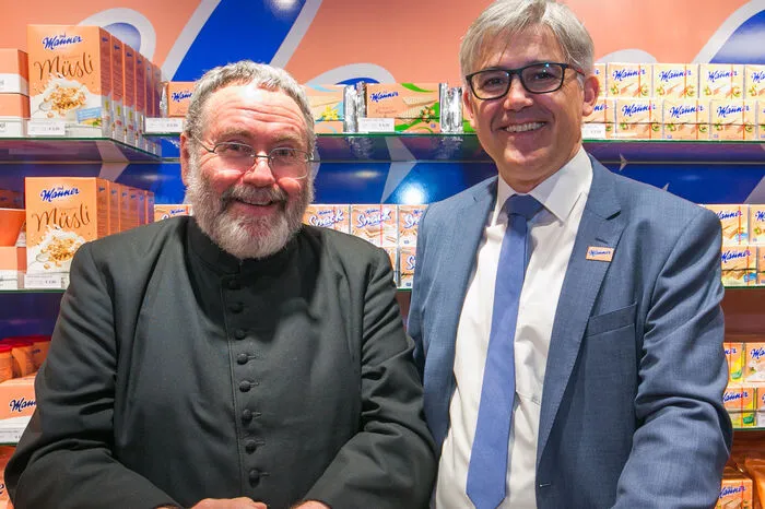 Pfarrer Alois Kowald mit Manner Vorstand Thomas Gratzer