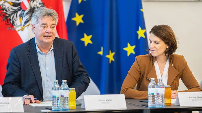 Vizekanzler Werner Kogler (Grüne) und Verfassungsministerin Karoline Edtstadler (ÖVP) verteidigten gegenüber NGOs mangelnden Fortschritt beim Informationsfreiheitsgesetz