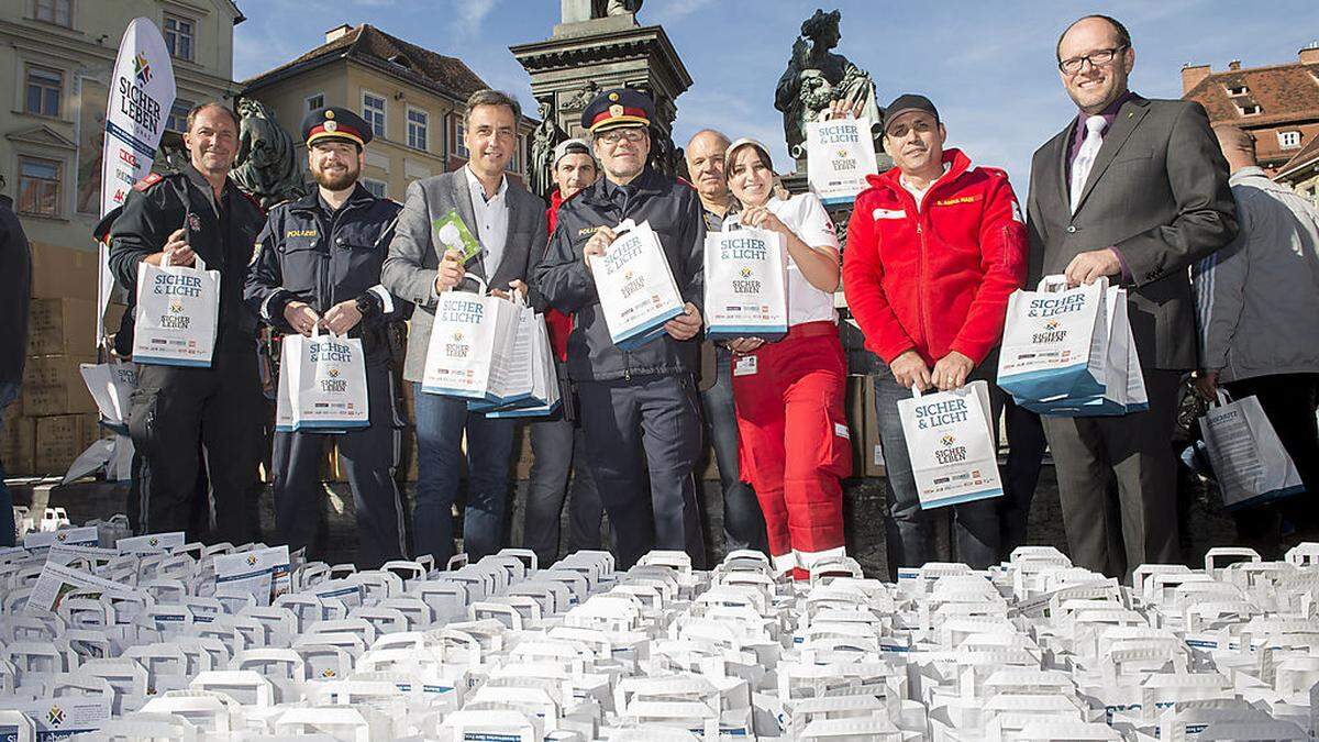 Einsatzorganisationen, Kirchen und die Stadtverwaltung setzten auf "Licht & Sicher" 