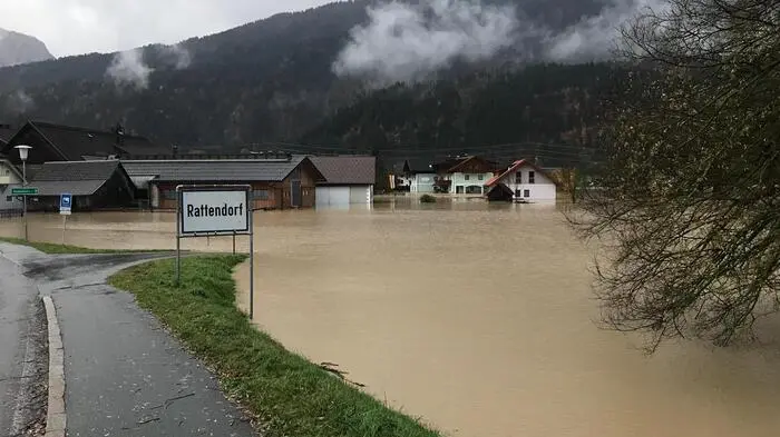 Das Gailtal wurde von den Unwettern arg in Mitleidenschaft gezogen. Die Gail trat an mehreren Stellen über die Ufer, es wurde Zivilschutzalarm gegeben.