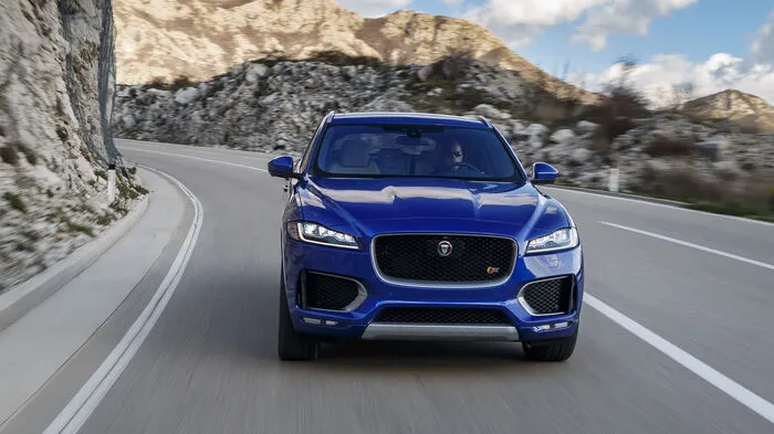 Nach 80 Jahren bringt Jaguar mit dem F-Pace den ersten SUV der Firmengeschichte: Und zwar auf Basis der bereits bei den Business-Limousinen XE und XF eingesetzten Aluminium-Architektur.