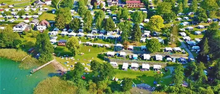 Ein Campingplatz aus der Vogelperspektive