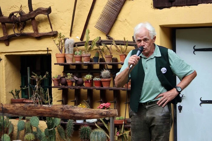 Franz Sleik hat auch das Buch "Coppla Sagen" vorgestellt. 31 Sagen hat er gesammelt.
