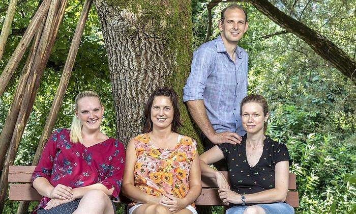 „Bauer sucht Frau“ (links der Südsteirer Markus mit seinen Hofdamen aus der aktuellen Staffel) geht 2020 weiter, dazu kommt die Datingshow „Alles Liebe"