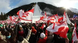 Ziiiieeehhh.... Tausende Fans werden die Skiflieger am kommenden Wochenende anfeuern