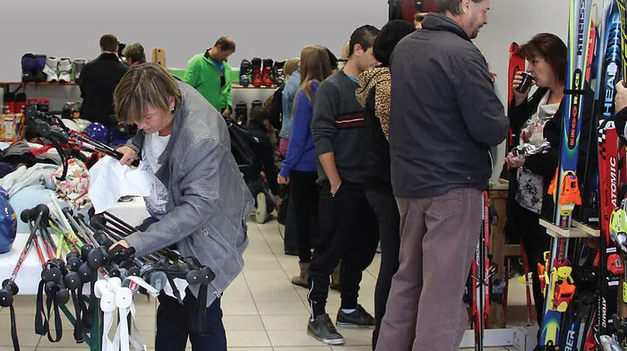 Köflach lädt am Donnerstag zum Skibasar, in Steinberg bei Ligist (Foto) wird am Samstag um Skier gefeilt