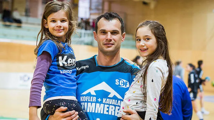 Miro Barisic mit seinen Töchtern