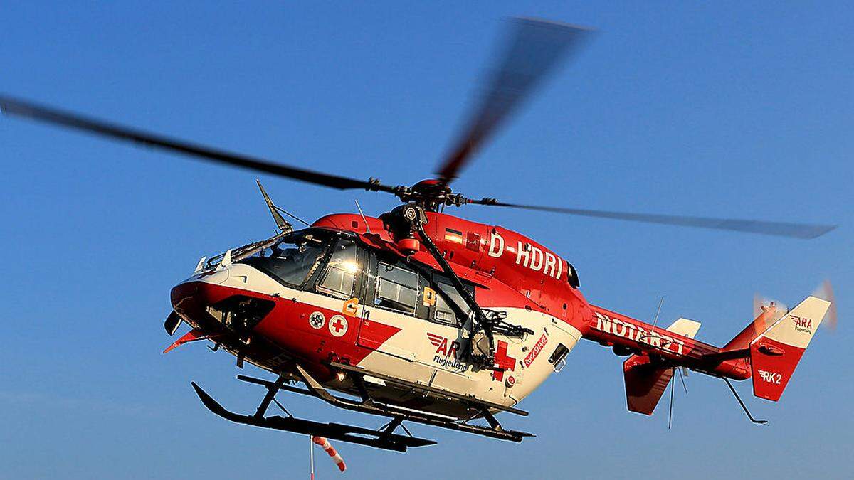 Der Notarzthubschrauber des Roten Kreuzes rückte aus, um die Frau zu bergen