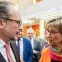 Bundeskanzler Alexander Schallenberg (ÖVP) und seine Parteikollegin Ingrid Korosex beim Seniorenrat.