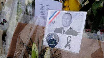 Als Held gefeierten französischen Polizisten Arnaud Beltrame 