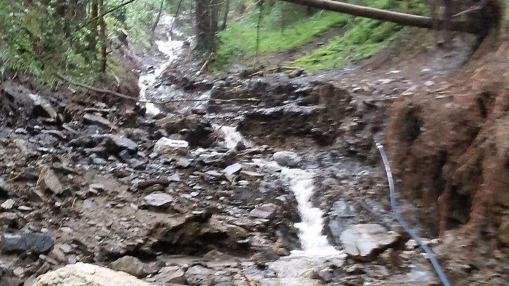 Vom Unwetter enfesselte Wasserfluten in Pölstal