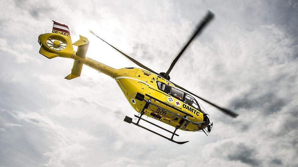 Der Öamtc-Hubschrauber brachte den Verletzten ins Krankenhaus Spittal (Sujetfoto)