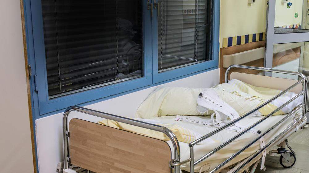 Solche Betten mit Möglichkeiten zur Fixierung von Patienten standen noch in der alten Psychiatrie im Klinikum Klagenfurt