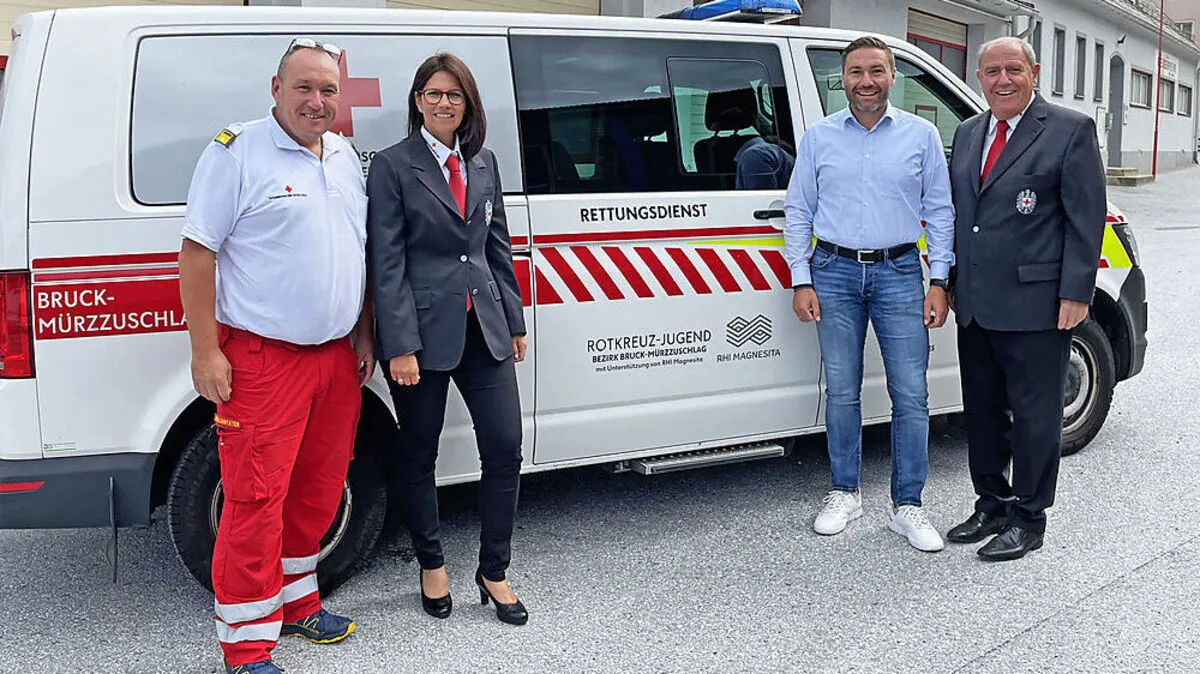 Rettungskommandant Stv. Alexander Vas (l.), Geschäftsführerin Silke Jungbauer (2.v.l.) und Bezirksstellenleiter Siegfried Schrittwieser (r.) bedankten sich bei Werksleiter Christoph Stock für die Unterstützung der Jugendgruppen