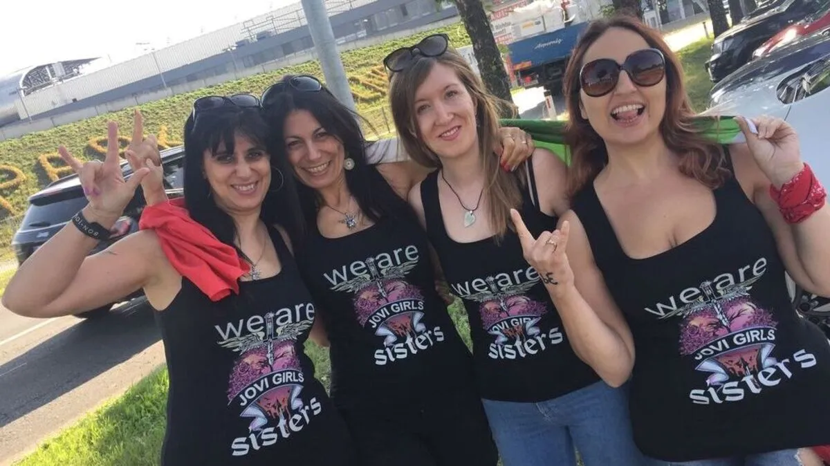 Anna, Claudia, Tiziana und Antonietta warten auf ihr Idol