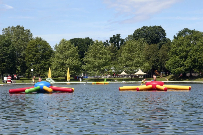 vollen Badegenuss auf zwei Hektar Wasserfläche...