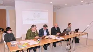 Vom Podium kamen detaillierte Aufschlüsselungen und Erklärungen, schließlich wurde der Budgetvoranschlag für 2026 mit 31:6 Stimmen angenommen