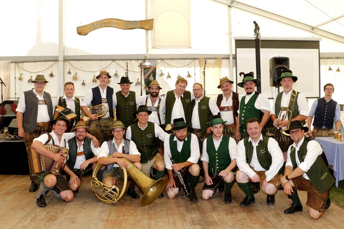 ... um die traditionelle "Alpenländische Volksmusik" in der Region zu verbreiten.
