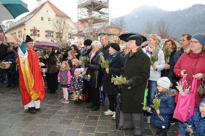 ... und auch in Frohnleiten nahmen viele Gemeindebewohner an der Palmweihe teil.