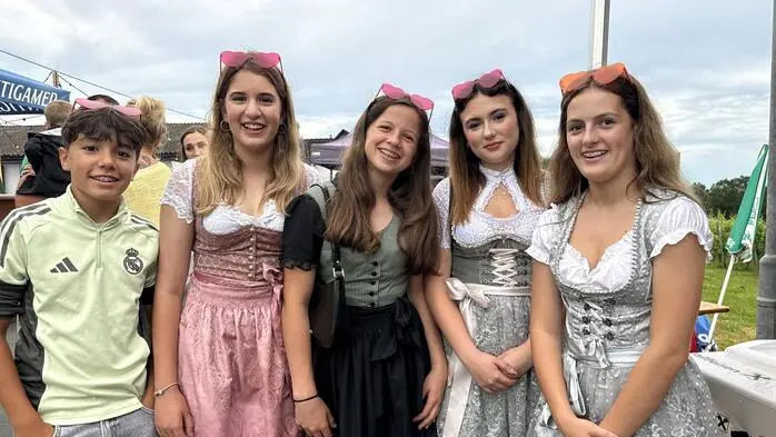 Das traditionelle Sonnwendfeuer der Landjugend Großwilfersdorf bei der Bartholomäuskapelle in Herrnberg war ein voller Erfolg bis in die späten Abendstunden.