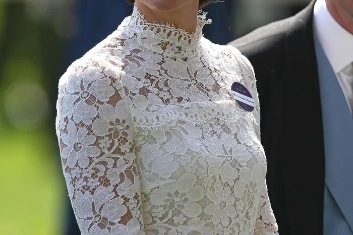 Herzogin Kate wählte - wie auch schon vergangenes Jahr - ein weißes Outfit.