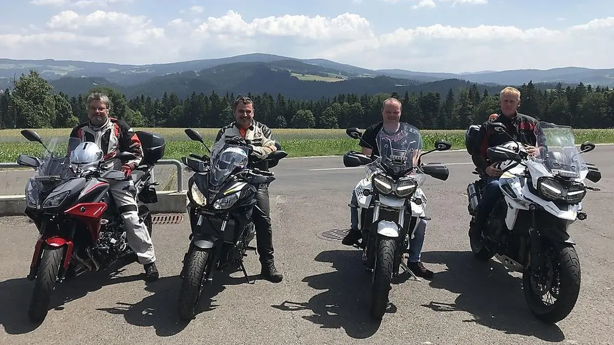 Die Asfiang-Motorradgruppe ist am Wochenende im Sinne eines schnellen S