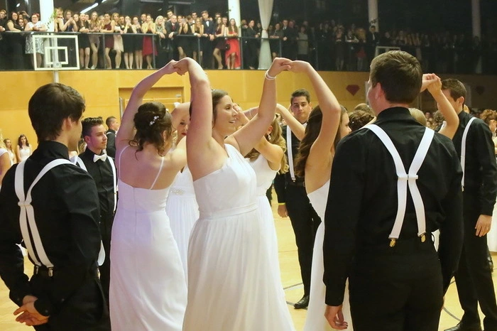 Nach der strahlenden Ballnacht mit den Tanzklängen von „High Five“ sind sie nun bereit für den letzten Feinschliff zum Abschluss ihrer HLW-Laufbahn.