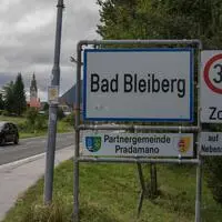 Der Tatort lag nicht abgelegen, sondern mitten in einer Wohnsiedlung in Bad Bleiberg (Archivfoto)