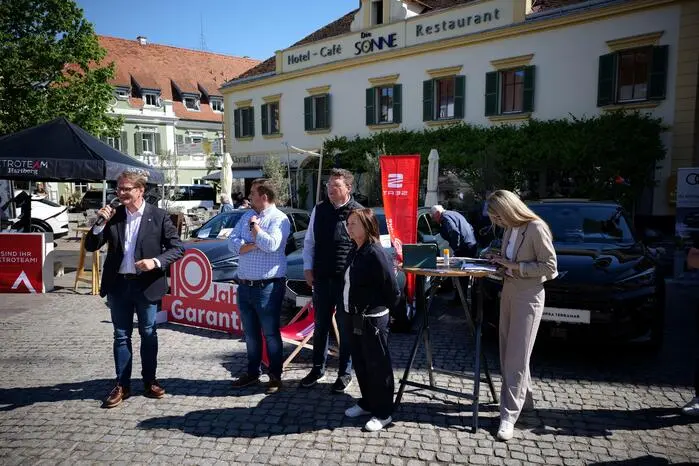 Der Elektromobilität gehöre die Zukunft, betonte Bürgermeister Marcus Martschitsch bei seiner Ansprache – „das sieht man bei jeder Marke“.