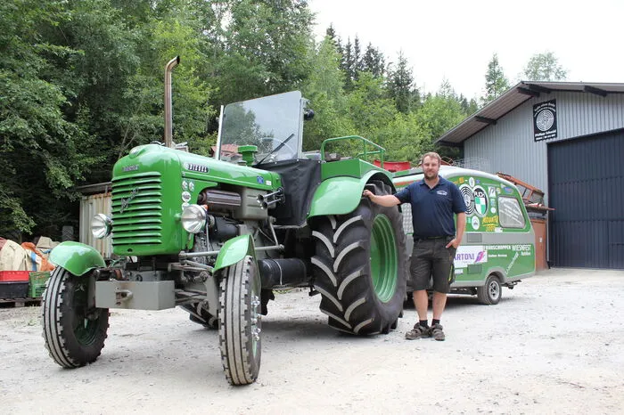 Philipp Schmid aus Hirschegg steht den beiden um nichts nach, er geht mit seinem Steyr 280 auf Reisen.