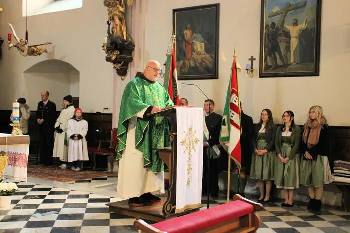 Nach der von Bruder Elias zelebrierten Heiligen Messe wurden die Gäste zu einer gemeinsamen Agape in den Pfarrsaal des Klosters geladen.