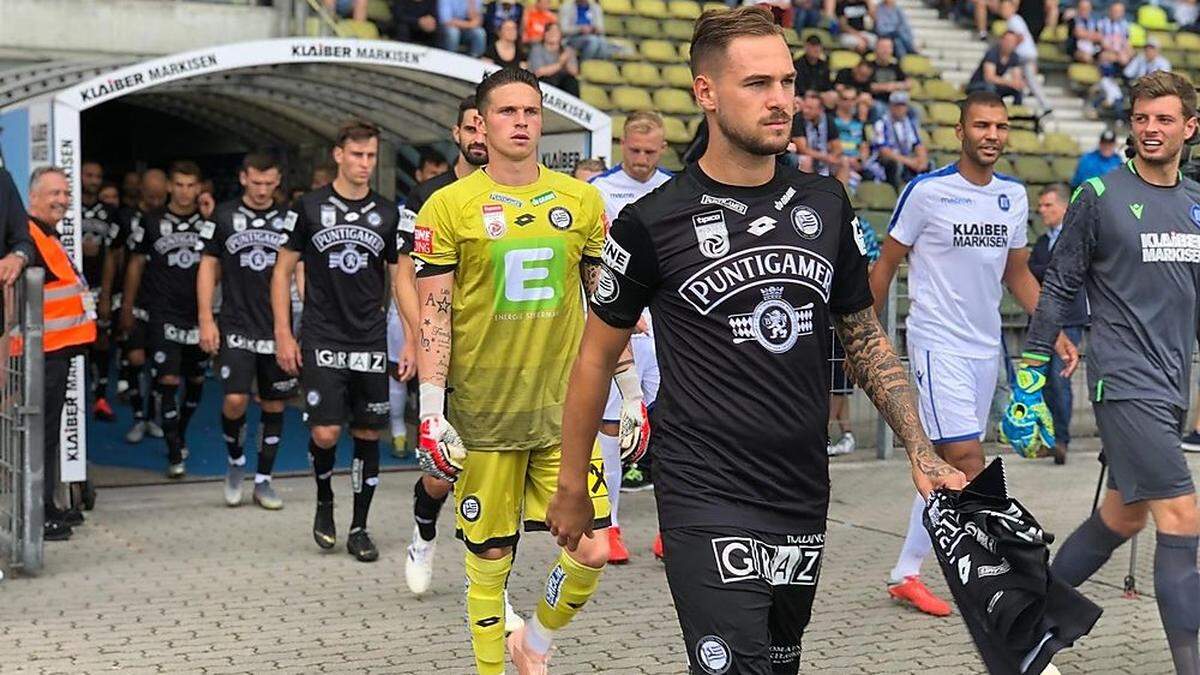 Lukas Spendlhofer führte die Mannschaft gegen Karlsruhe auf das Feld