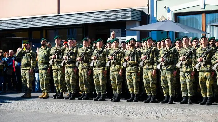 In Vertretung von Landeshauptmann Mario Kunasek führten Landtagsabgeordneter Stefan Resch, der steirische Militärkommandant Brigadier Heinz Zöllner und Friedbergs Bürgermeister Wolfgang Zingl die große Zahl der Ehrengäste an.