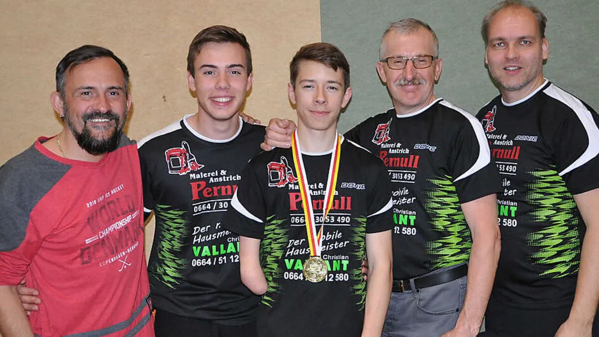 Obmann Alexander Affritsch, Tobias Prett, Noah Rainer, Pawel Guzikowsky und Mannschaftsführer Walter Müllner (von links)