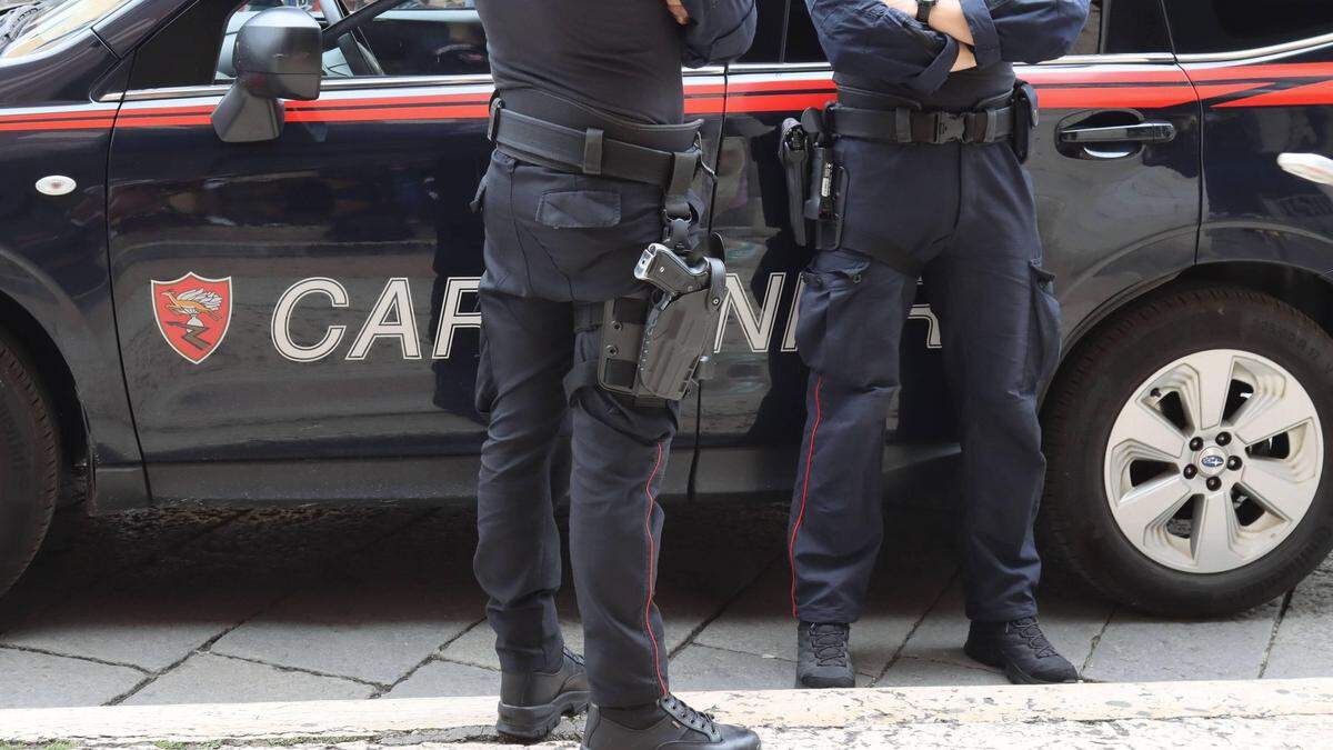 Der Mann landete in Begleitung von Carabinieri in Italien (Sujetbild)